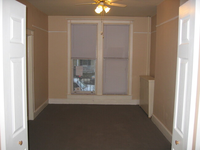 Building Photo - 1 Bedroom Apartment in Hampden