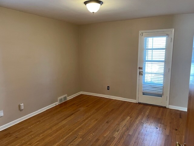Building Photo - 208 Catalpa Dr