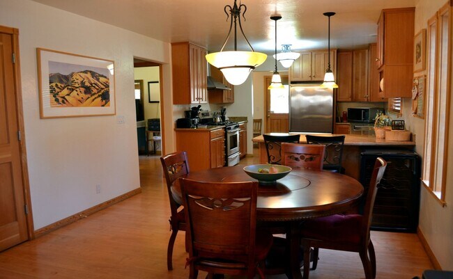 Building Photo - Sweet 2BD Cabin! Avail for a 3-6 month Winter lease! Available 12/01/25- 4/30/26