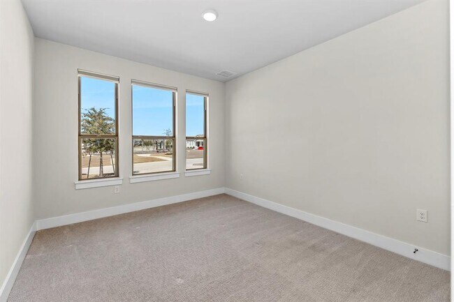 Building Photo - 8901 Chrysler Bend