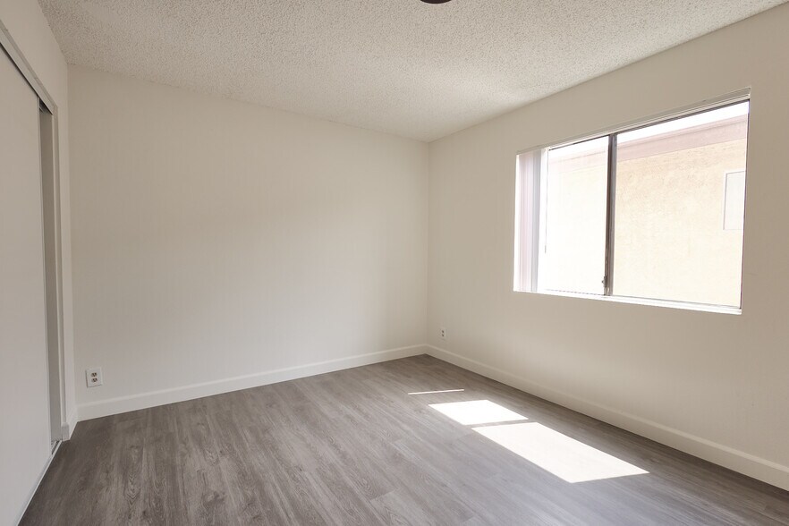 Building Photo - 4619 Rosewood Ave