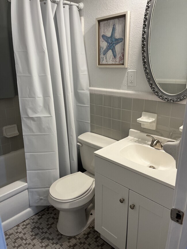 Building Photo - 2501 Havard Rd