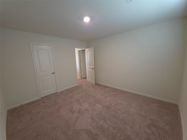 Building Photo - 305 Lone Mountain Dr