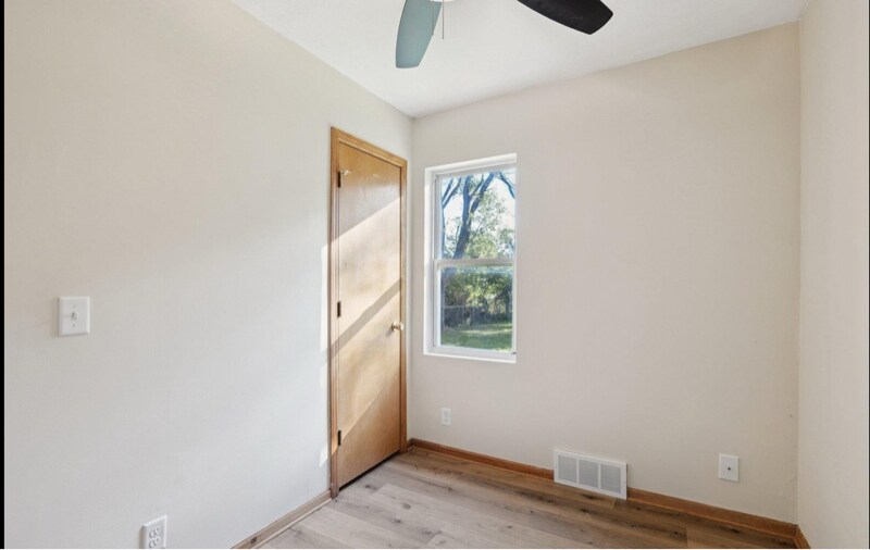 Building Photo - 3355 N 40th Ave