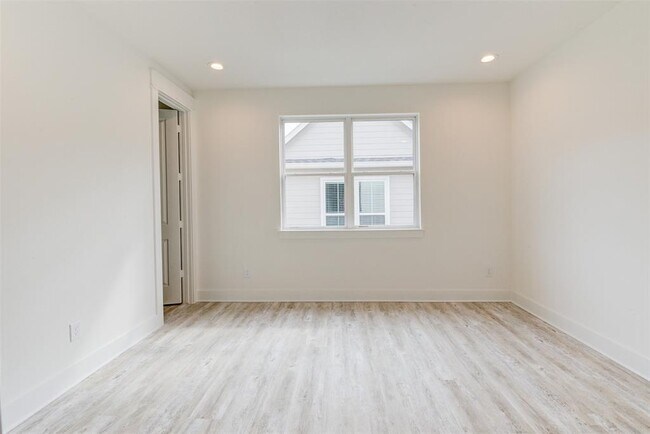 Building Photo - 2527 Judiway St