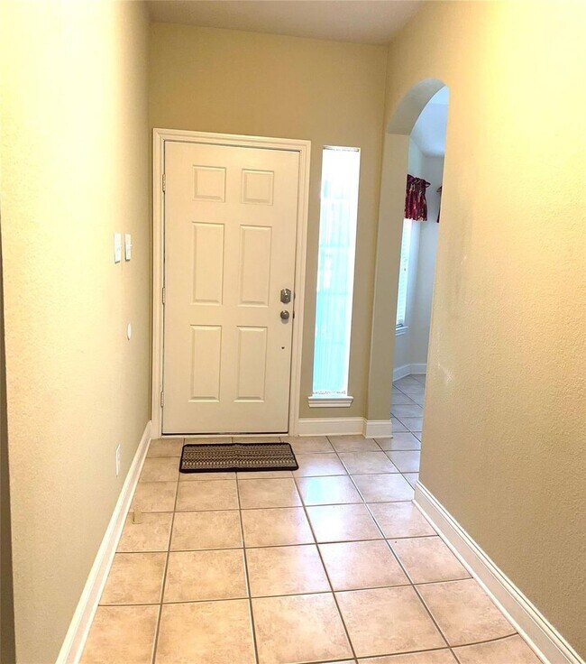Building Photo - $500 off first months rent with Move in by...