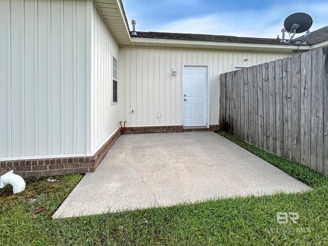 Building Photo - 33171 Stables Dr
