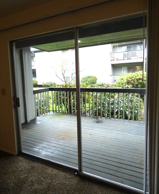 Building Photo - Rent Special: 1/2 Off May's Rent!! - Downstairs 2 Bedroom Unit