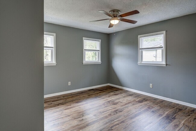 Building Photo - Newly Renovated 3 Bedroom Rental in Johnson City