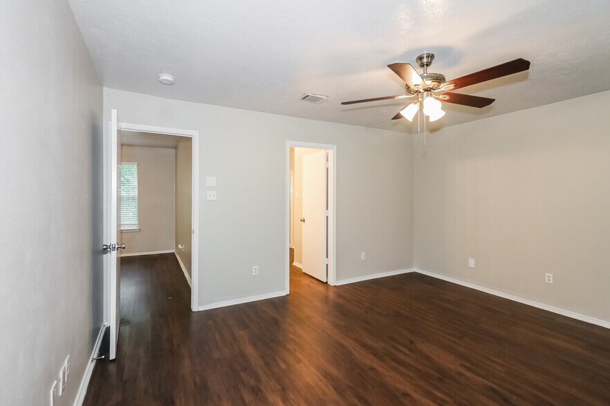Building Photo - 8815 Roaring Point Dr