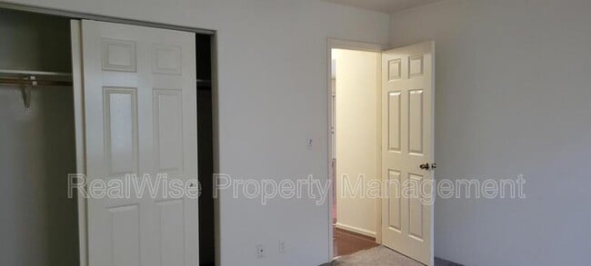 Building Photo - 1267 SW Ironwood Dr