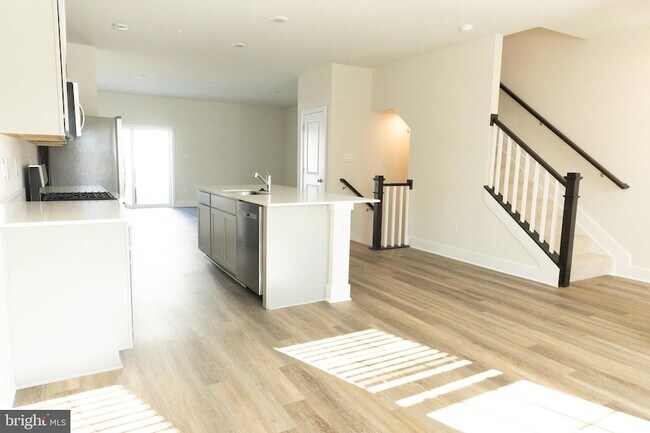 Building Photo - 10630 Meridian Hill Way