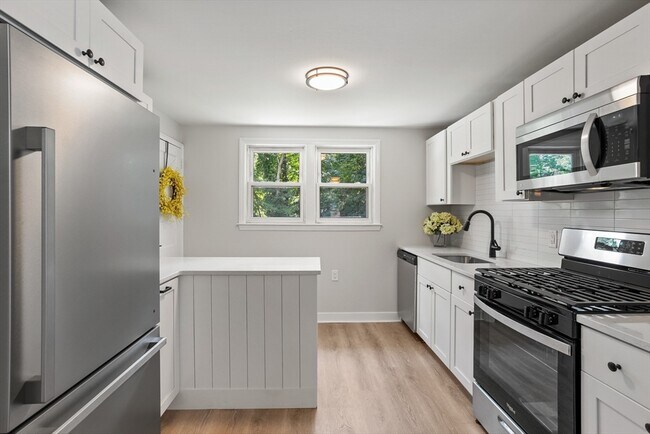 Building Photo - 15 Genetti St