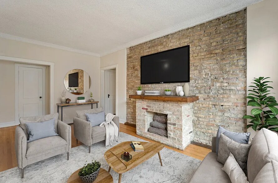 Primary Photo - 3523 N Racine Ave