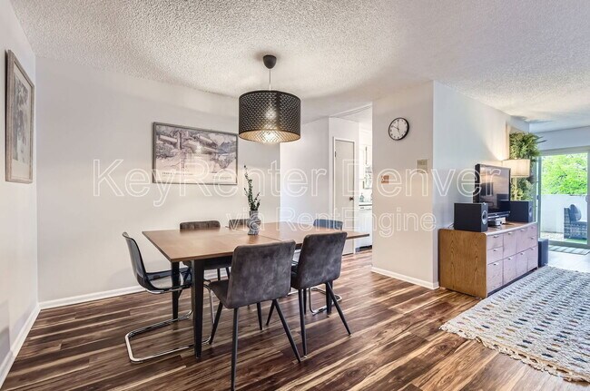 Building Photo - 2880 S Locust St