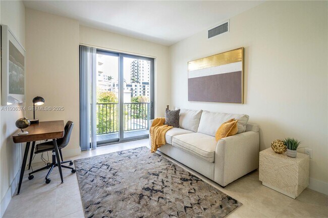 Building Photo - 1091 Galiano St