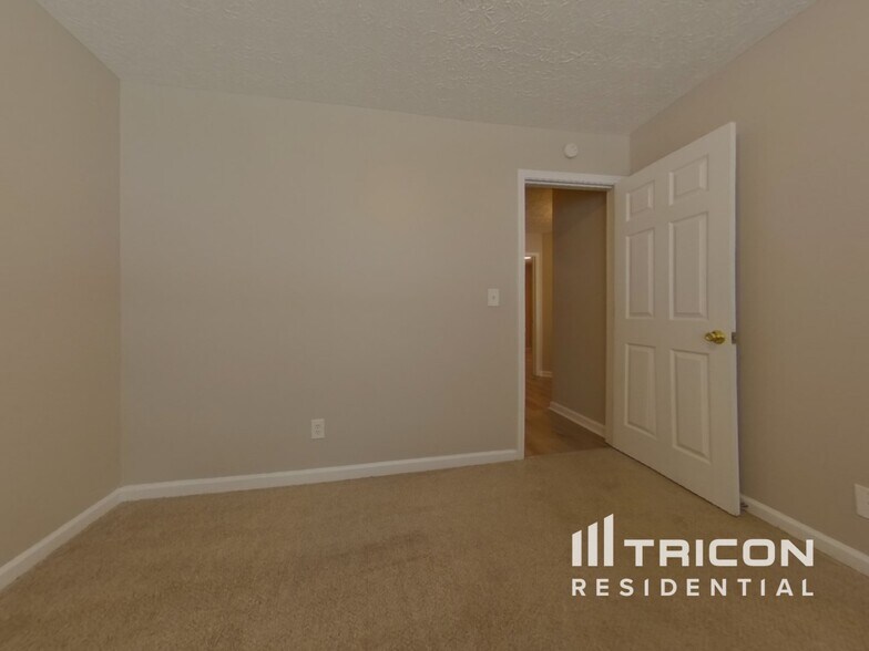 Building Photo - 819 Plumbridge Ct