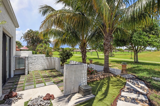 Building Photo - 6590 Fountains Cir