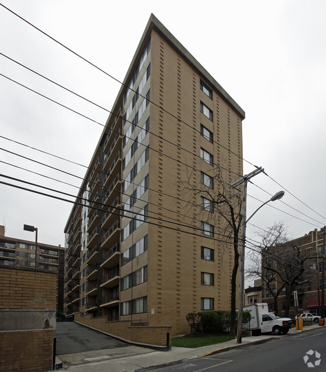 Building Photo - Union Plaza Apartments