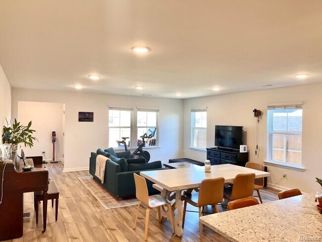 Building Photo - 84 Kohn Dr