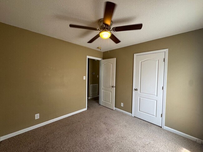 Building Photo - 371 Andrew Dr