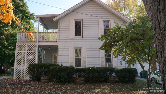 Primary Photo - 207 W Henry St