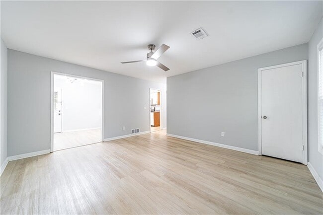 Building Photo - 690 Bellemeade Dr SW