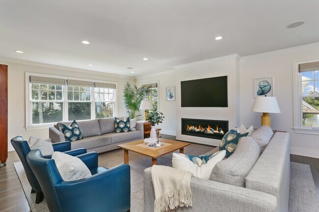 Building Photo - 1810 Fairfield Beach Rd