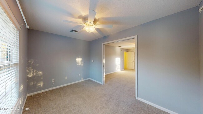 Building Photo - 281 Village Green Ave