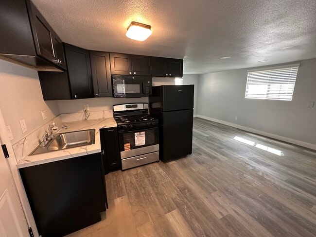 Building Photo - 814 Edgar Ave