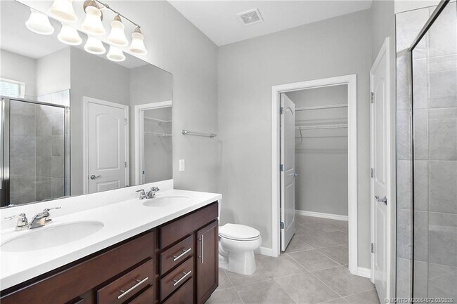 Building Photo - 10550 SW Captiva Dr