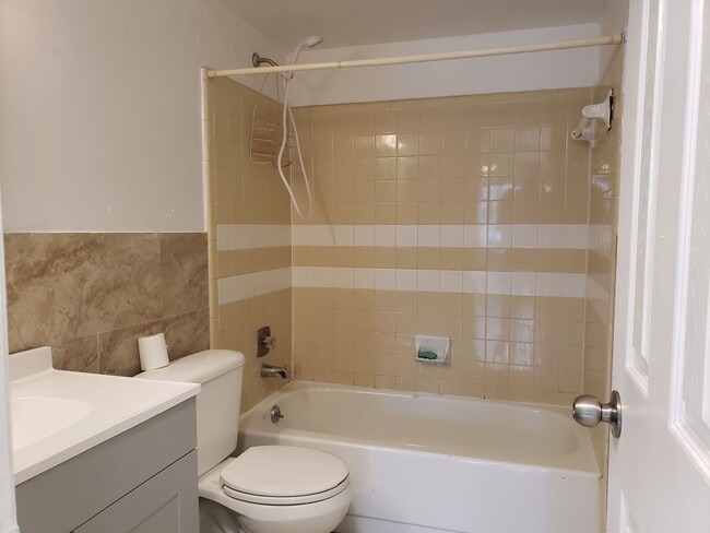 Building Photo - 2 BR / 2 BA Condo with Attached Garage and...
