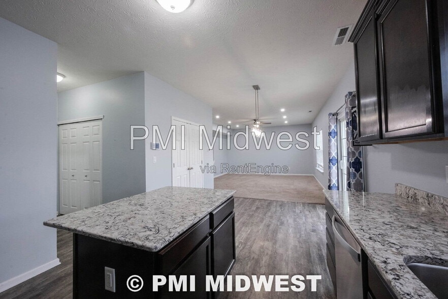 Building Photo - 8171 Brookville Wy