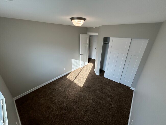 Building Photo - 14369 S Oakfield Way