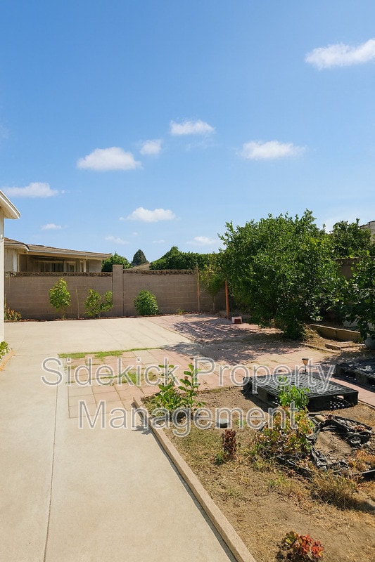 Building Photo - 16323 McRae Ave