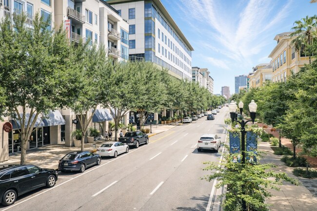 Building Photo - Stunning 2/2 Pool View Condo @ Park North Downtown Orlando !