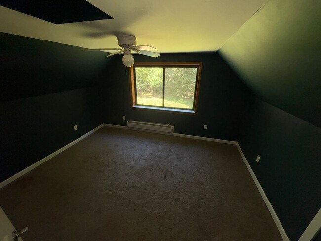 Building Photo - Charming 3 bedroom 2 bath in Porters Corner #