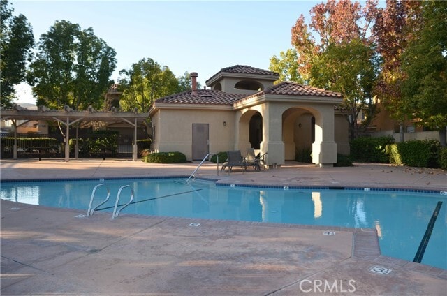 Building Photo - 2062 Lakeshore Dr