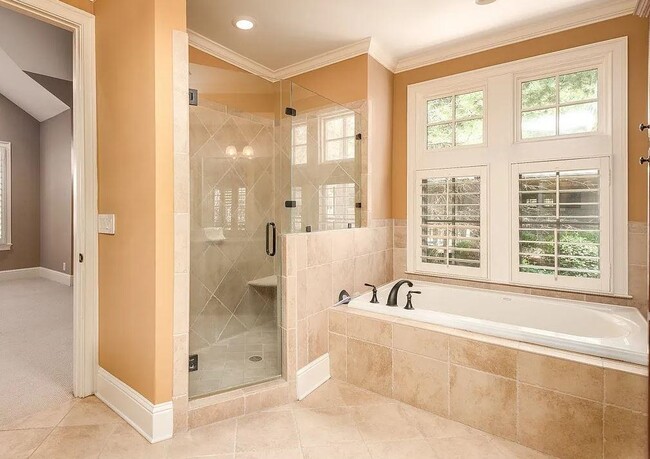 Building Photo - 1111 Regency Dr