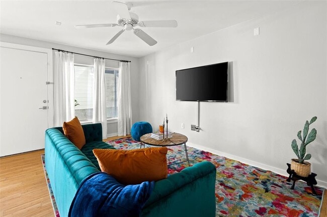 Building Photo - 2200 Dickson Dr