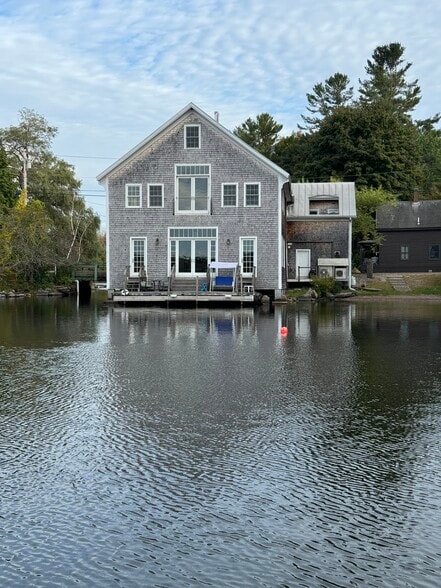 Building Photo - 3 Pond Rd