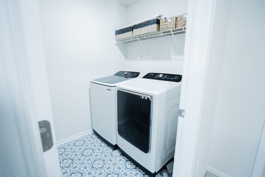 Building Photo - 6037 Fieldstone Cir