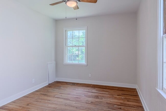 Building Photo - Spacious home for rent!