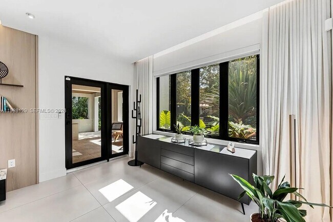 Building Photo - 445 NE 76th St