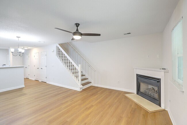 Building Photo - 8047 Shadow Oak Dr