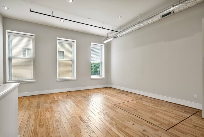 Building Photo - 105 E Broad St