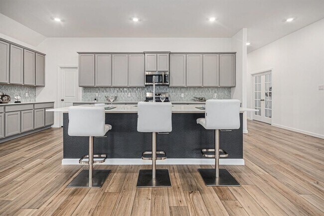 Building Photo - 705 Western Fern