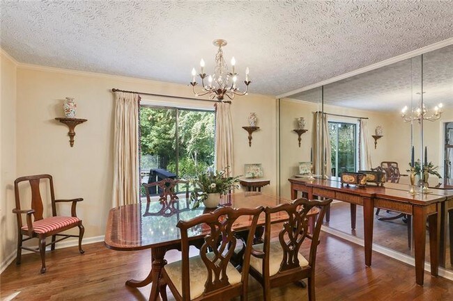 Building Photo - 586 Starlight Dr NE