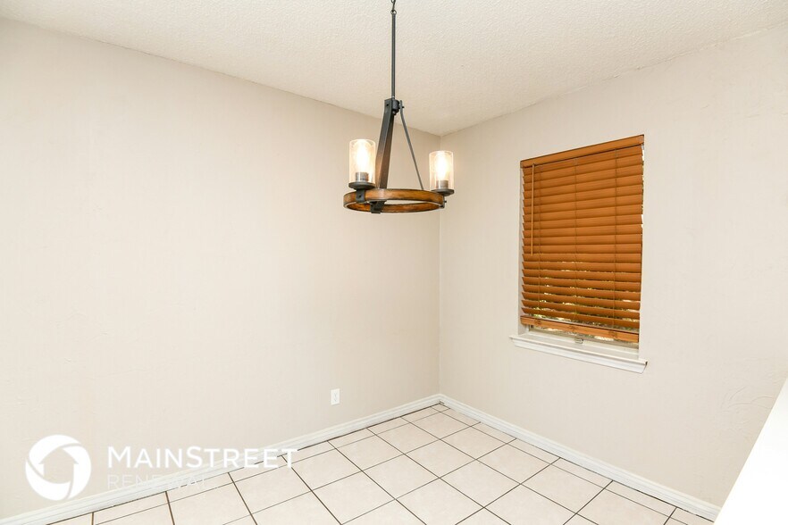 Building Photo - 1034 Meadowbrook Dr