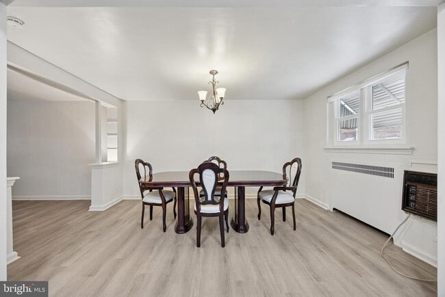 Building Photo - 255 Sherbrook Blvd